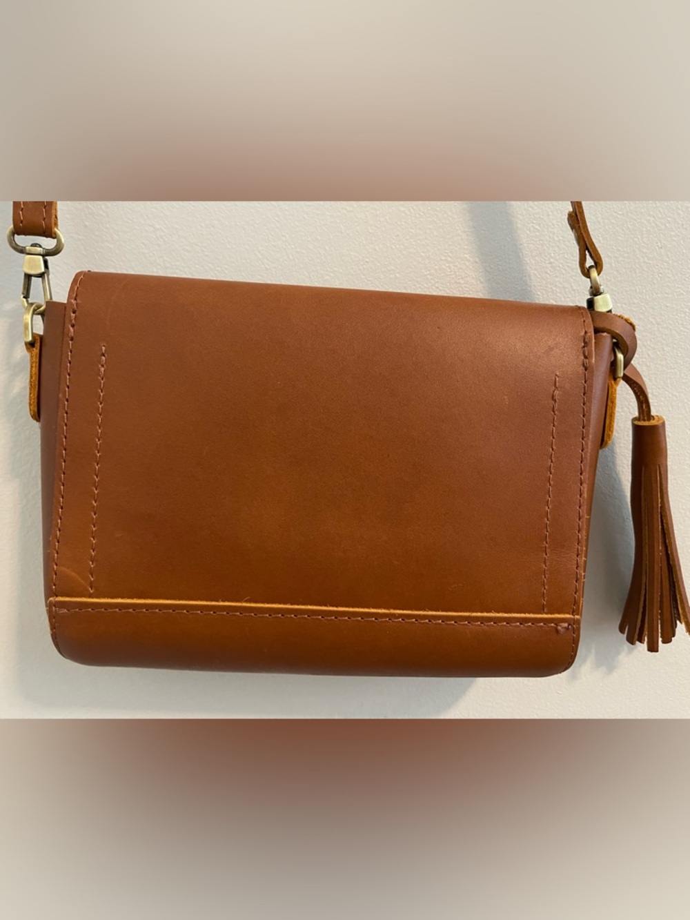 Portland Leather Honey Metro Crossbody Purse - Picture 2 of 7